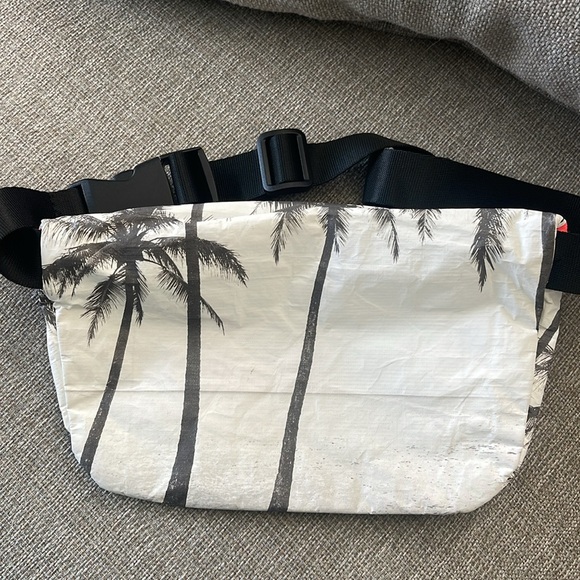 Aloha Collection Kalapana Samudra Fanny Pack - Picture 8 of 9
